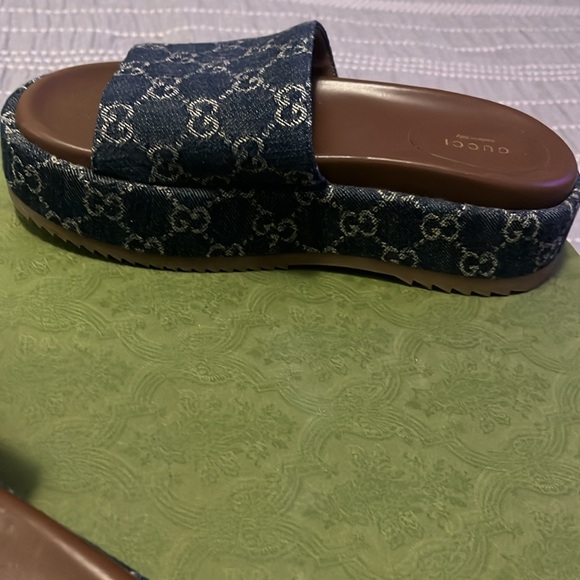 Authentic Gucci GG Logo Denim Slides - Picture 12 of 12